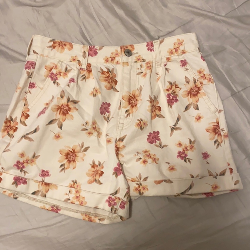 American eagle floral shorts never worn